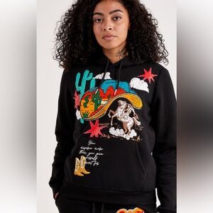 First Row Wild & Free Fleece Hoodie. Size Large.